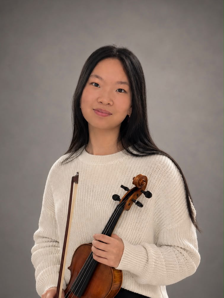 Luna - violin teacher at Nirvana Academy of Violin